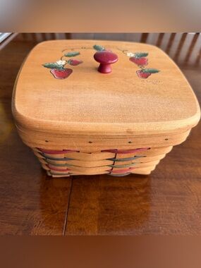 Longaberger Woven Traditions Large Strawberry Basket 1994/1995 Signed Lid 11533